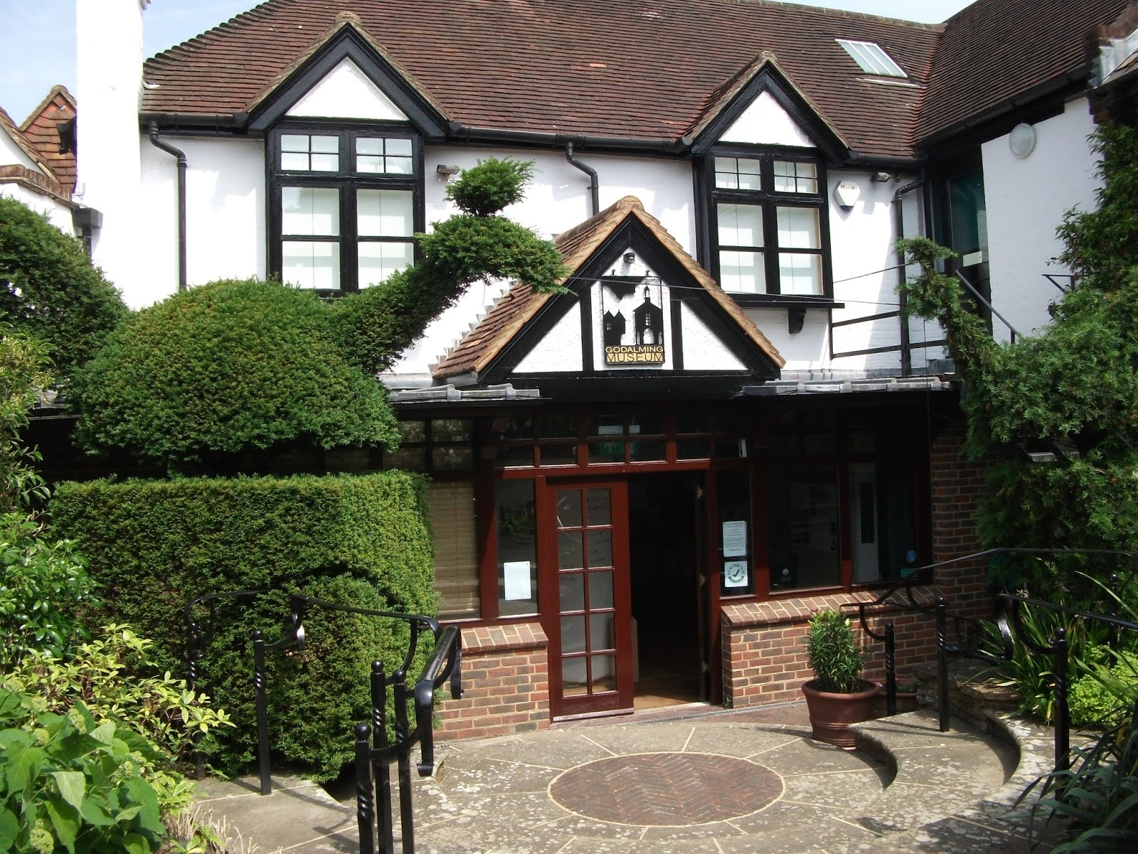 https://whatremovals.co.uk/wp-content/uploads/2022/02/Godalming Museum-300x225.jpeg